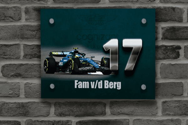 F1 Naambordje 18