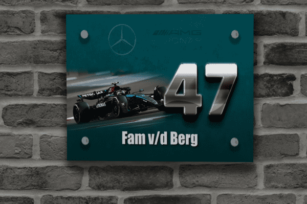 F1 Naambordje 37